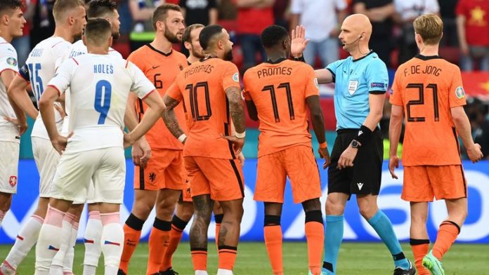 Нидерланды неожиданно вылетели от Чехии в 1/8 финала Евро-2020