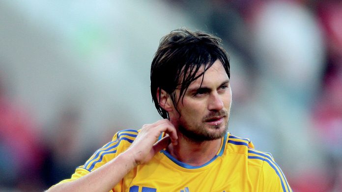 Один из самых скандальных футболистов Украины завершил карьеру