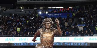 На стадионе «Наполи» установили статую Диего Марадоны