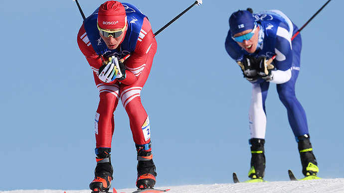 Александр Большунов взял золото в скиатлоне. Первая победа России в Пекине
