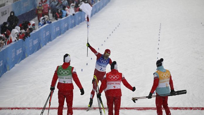 Российские лыжники стали олимпийскими чемпионами в эстафете